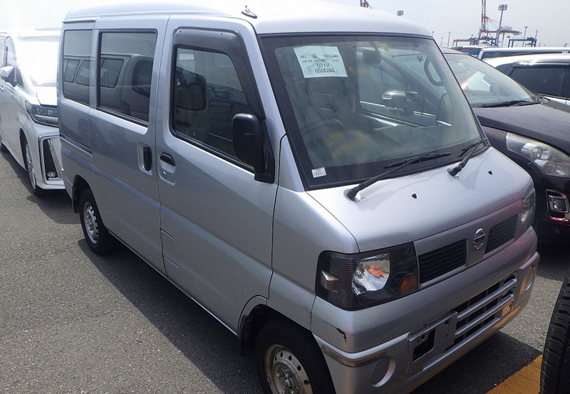 Nissan clipper van